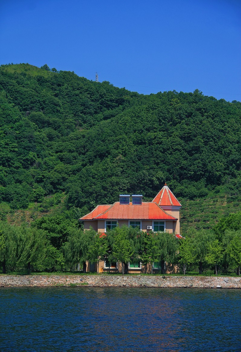 报到帖大爷就是老了天一热只剩下喘气得劲了好久没上贴了终于凉快点了赶紧上一贴哈哈！