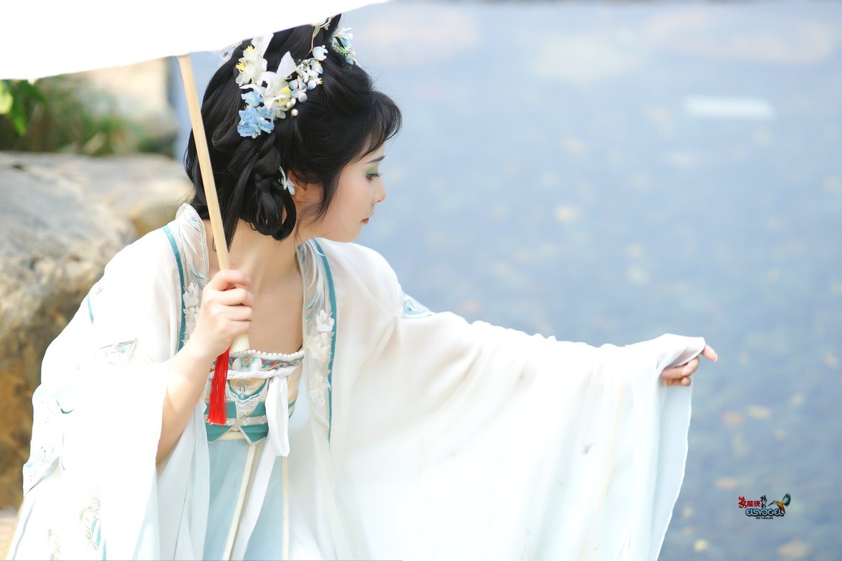 【水苑之花】---陈晨