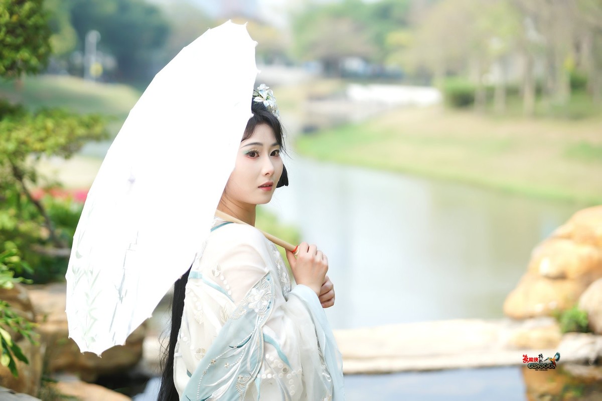 【水苑之花】---陈晨