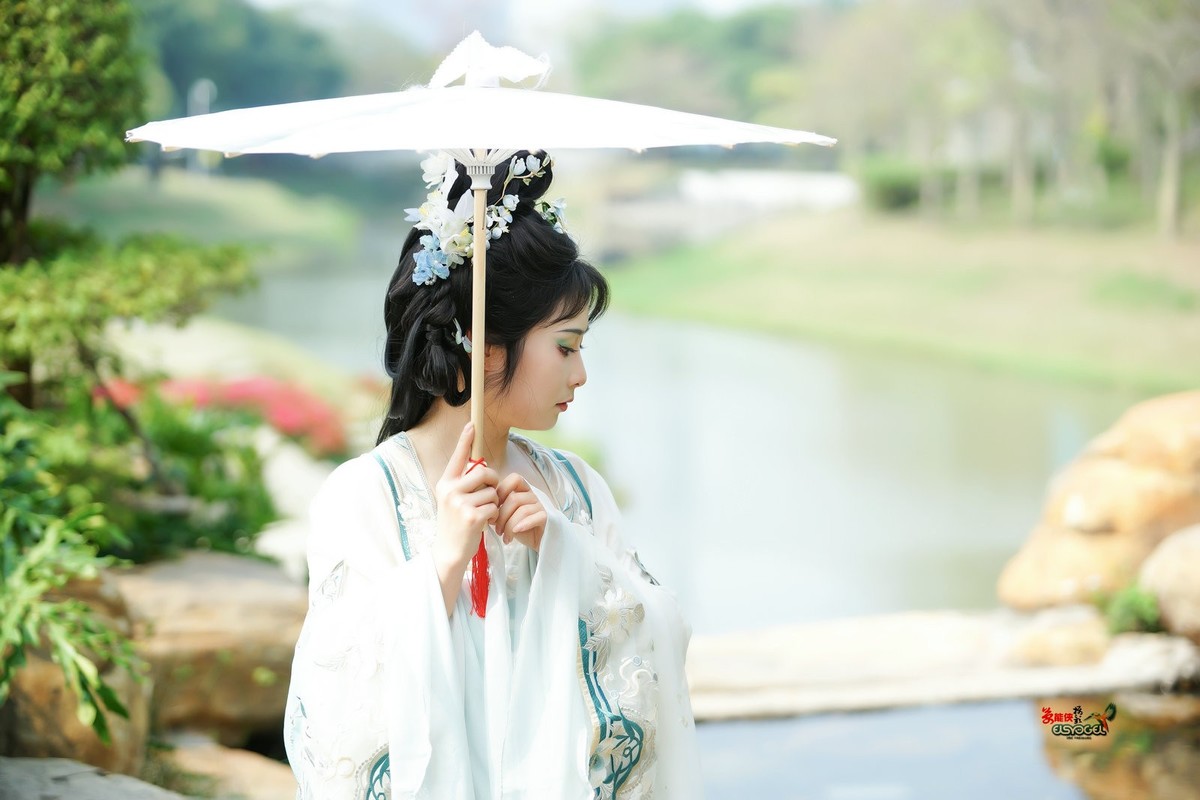 【水苑之花】---陈晨