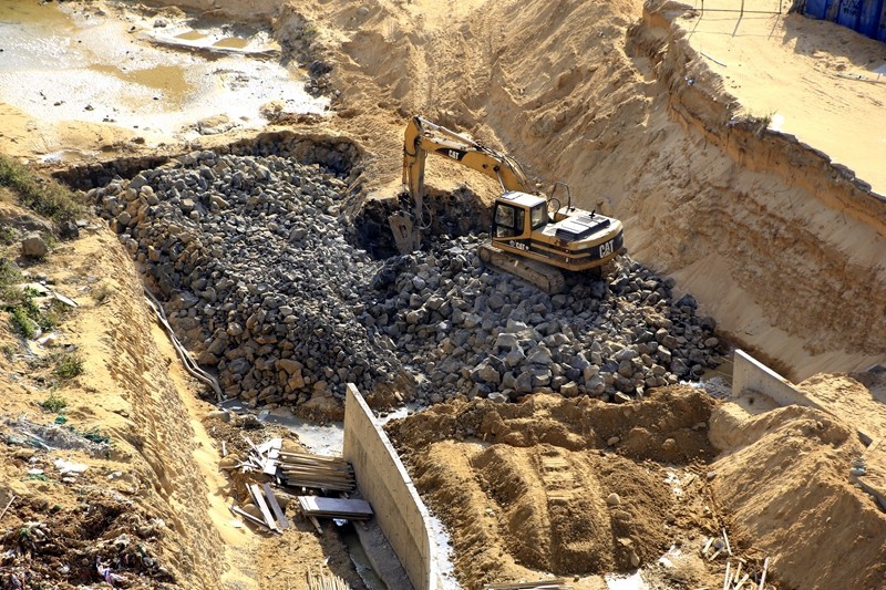 【不老松海南游摄日记】长島蓝湾的二期：用鑿崖机开挖河道！