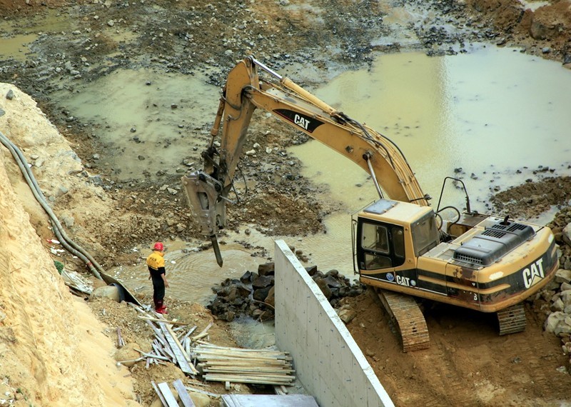 【不老松海南游摄日记】长島蓝湾的二期：用鑿崖机开挖河道！