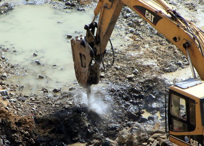 【不老松海南游摄日记】长島蓝湾的二期：用鑿崖机开挖河道！