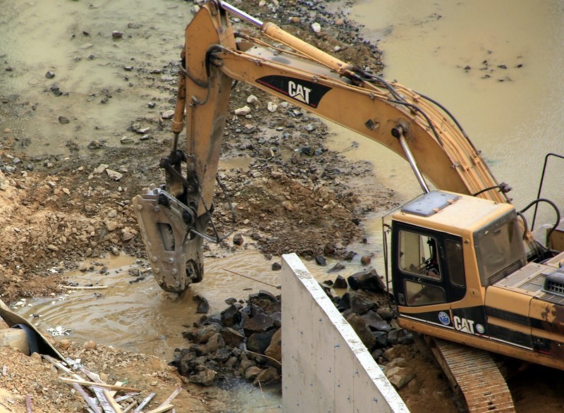 【不老松海南游摄日记】长島蓝湾的二期：用鑿崖机开挖河道！