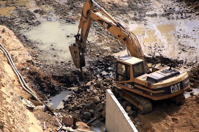 【不老松海南游摄日记】长島蓝湾的二期：用鑿崖机开挖河道！