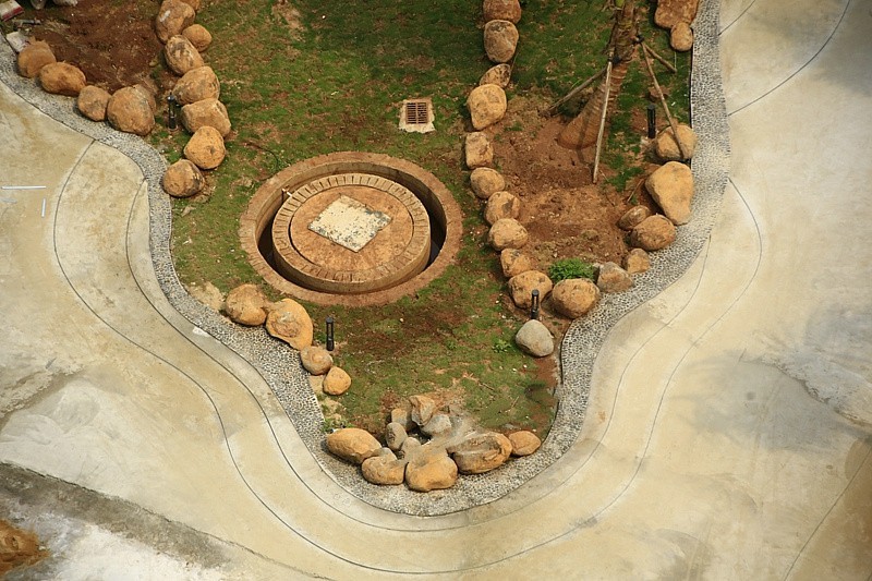 《不老松：忆海南游记》长島兰湾二期十栋前曲径花路完工美景！