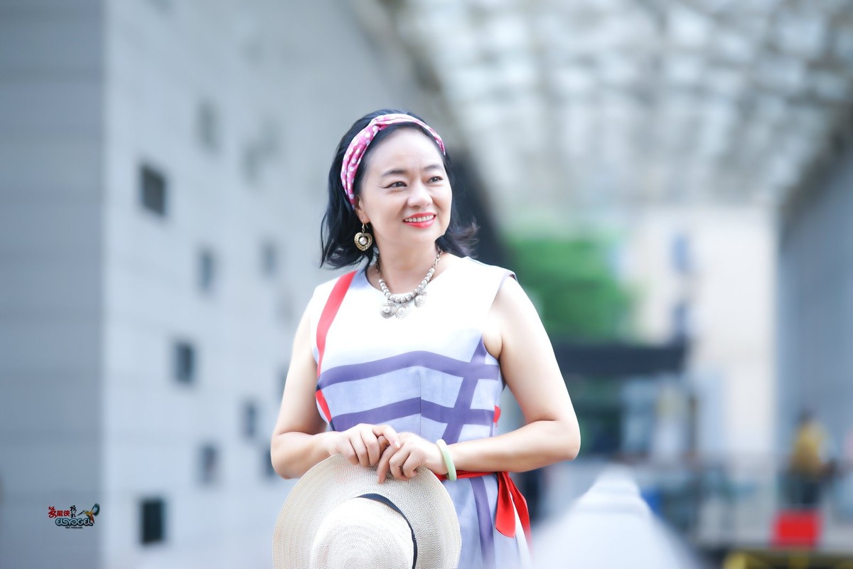 【夏日站台美女】---莹火