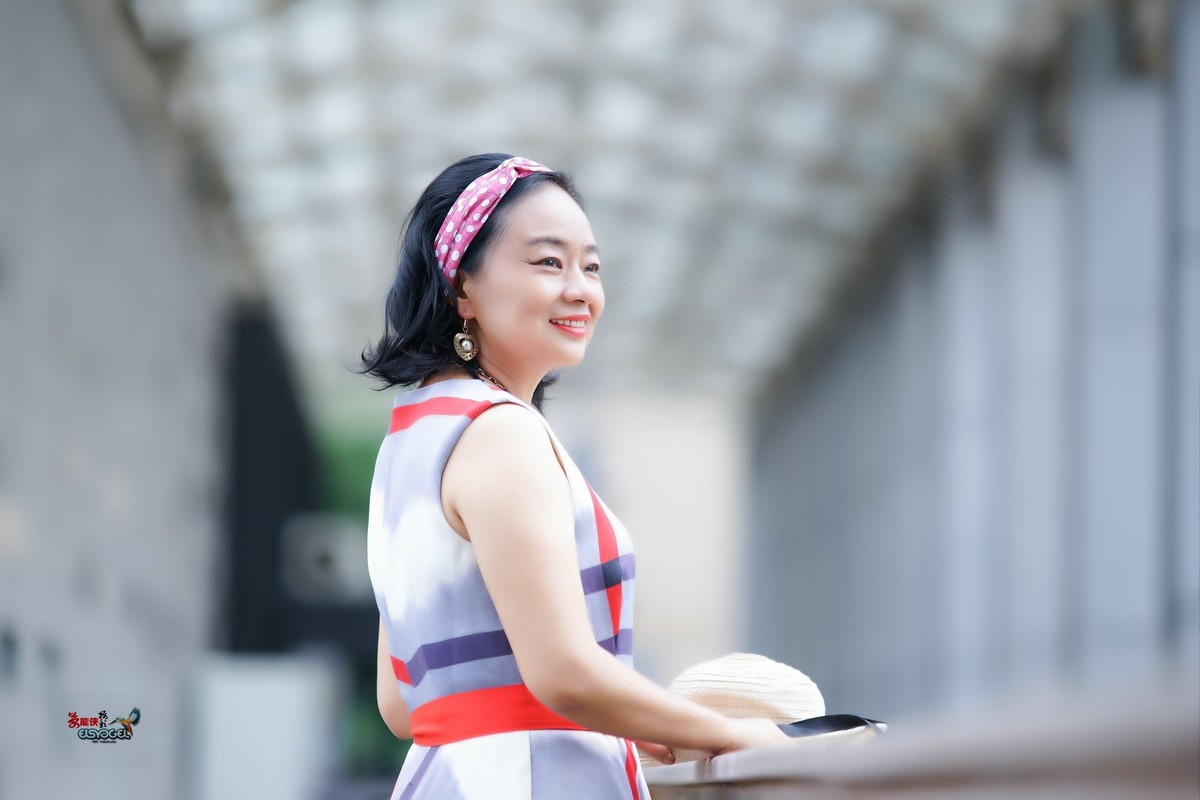 【夏日站台美女】---莹火