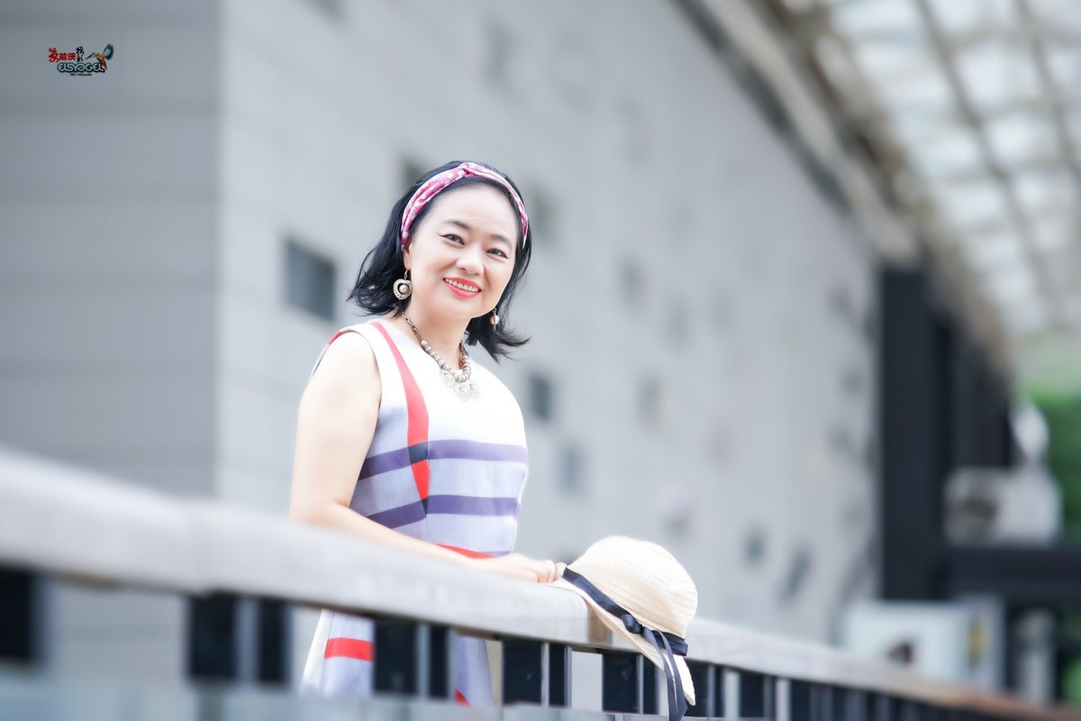 【夏日站台美女】---莹火