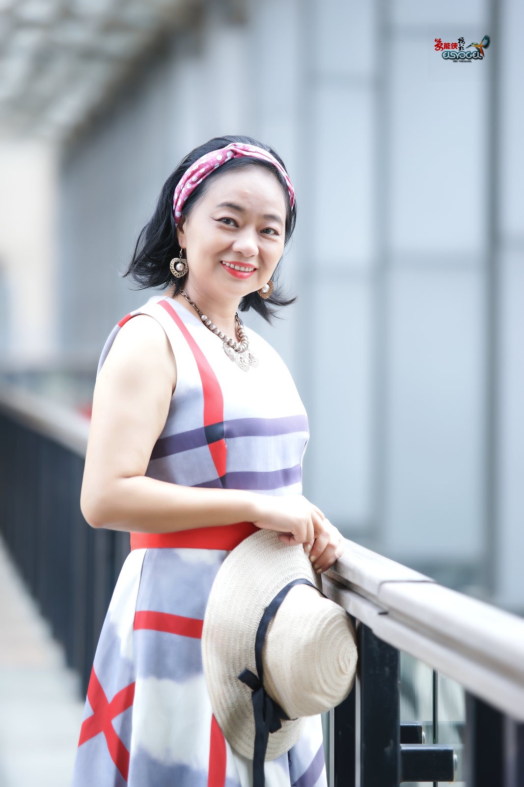 【夏日站台美女】---莹火