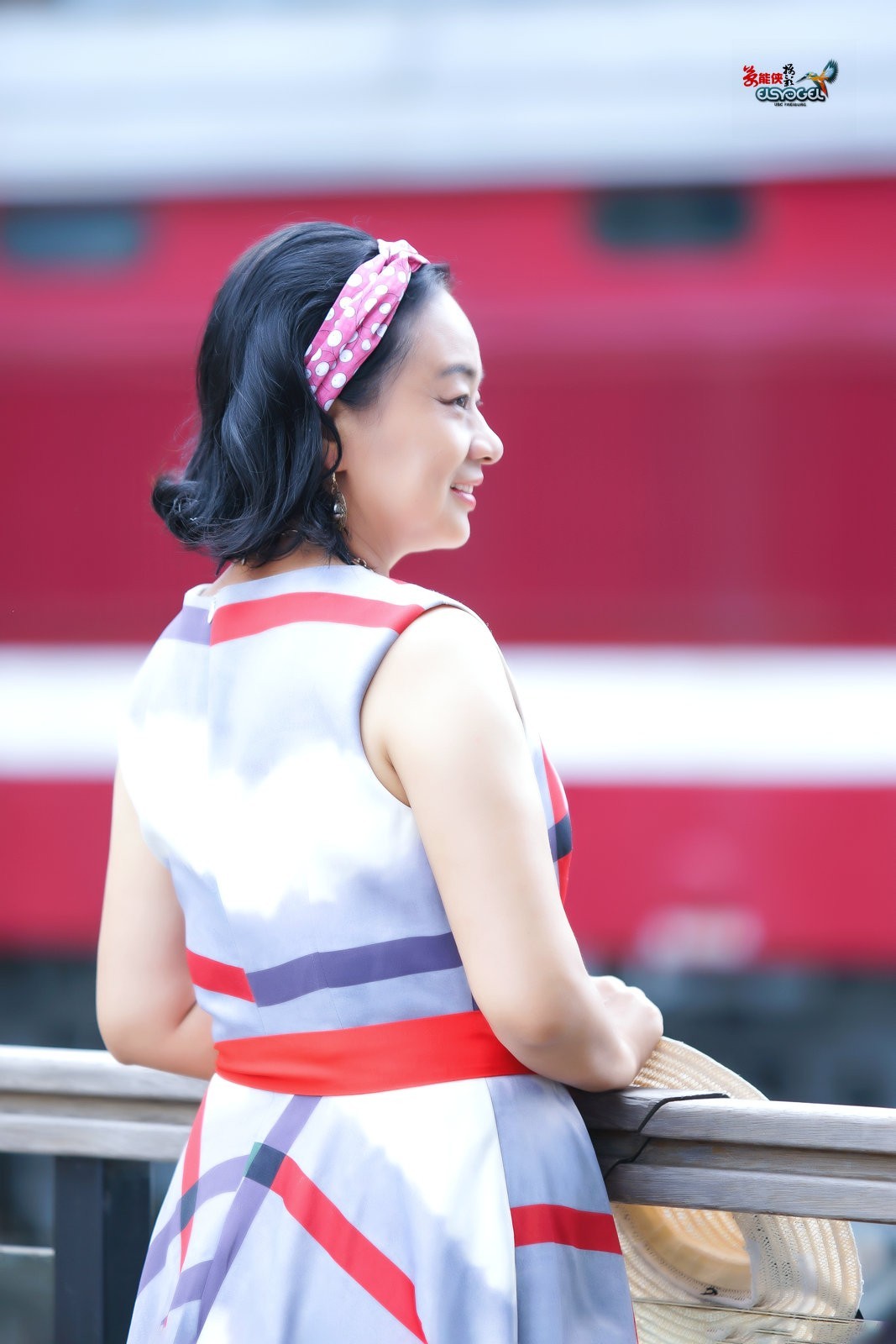 【夏日站台美女】---莹火