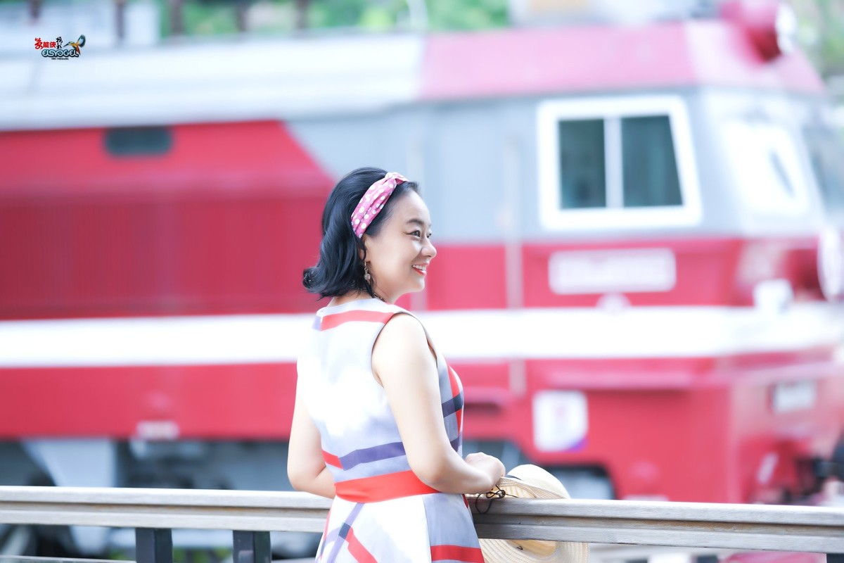 【夏日站台美女】---莹火