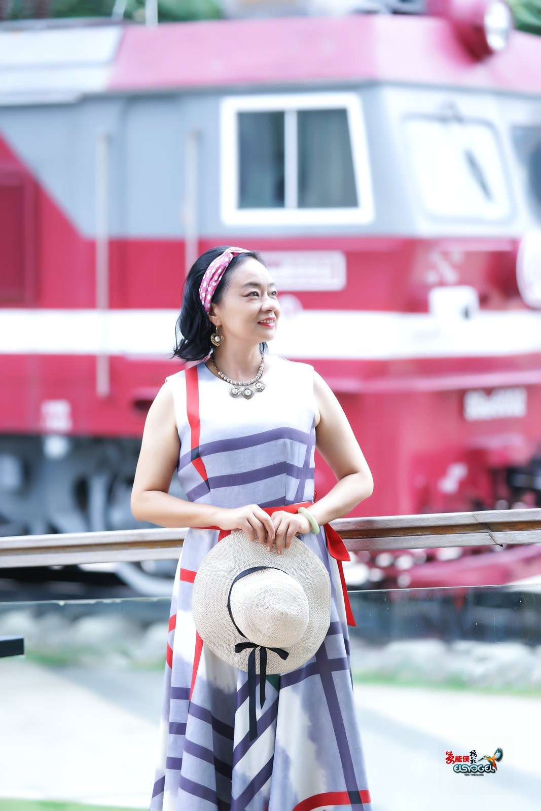 【夏日站台美女】---莹火