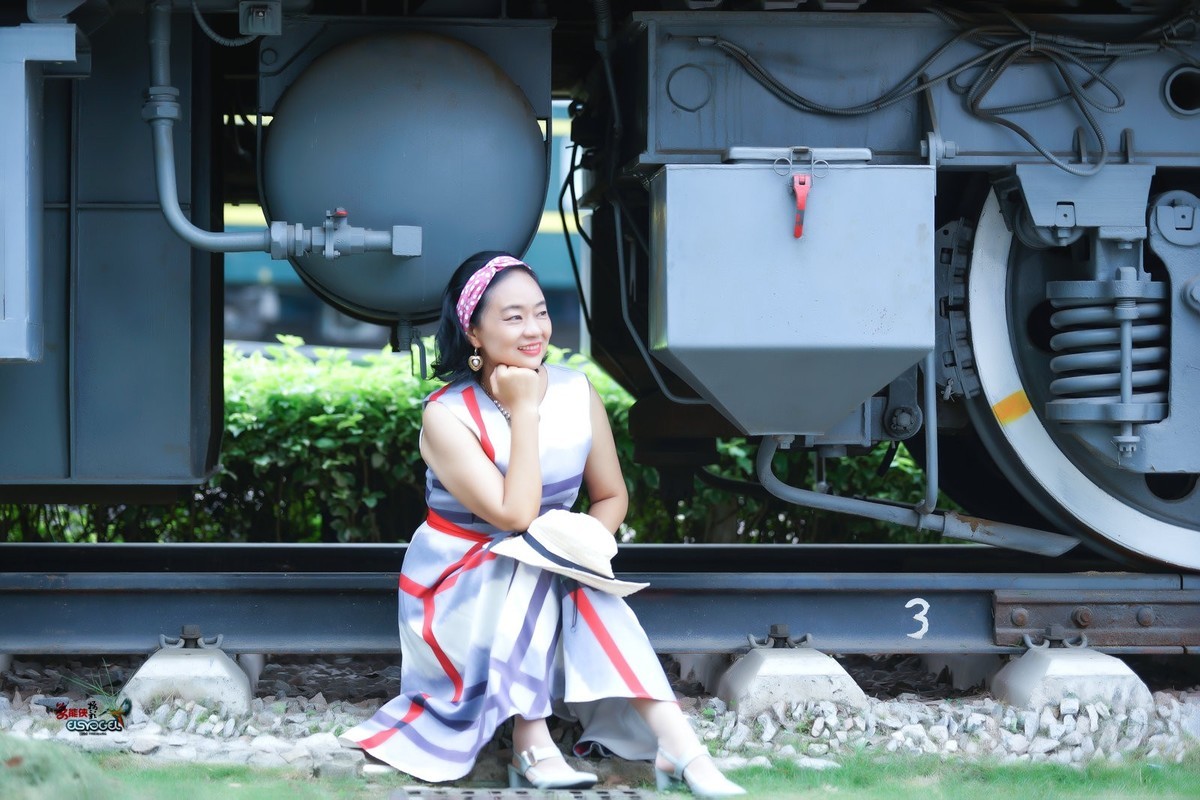 【夏日站台美女】---莹火