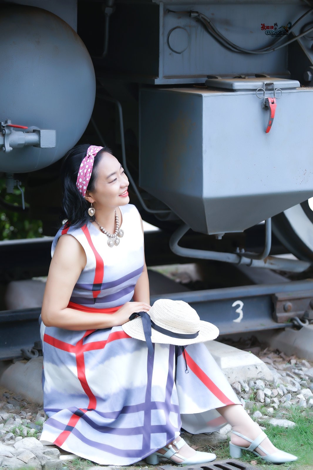 【夏日站台美女】---莹火