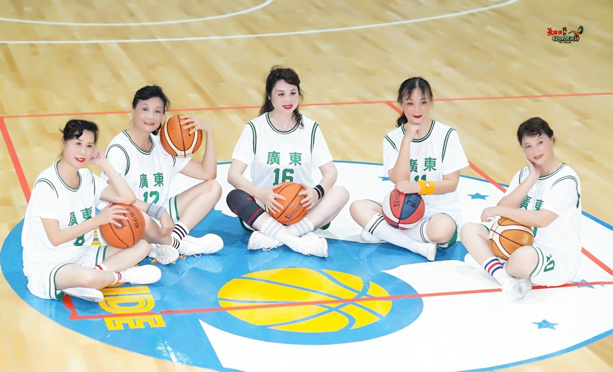 【篮球场上五朵金花】--超英、大蒋、蝴蝶、晓红、小温