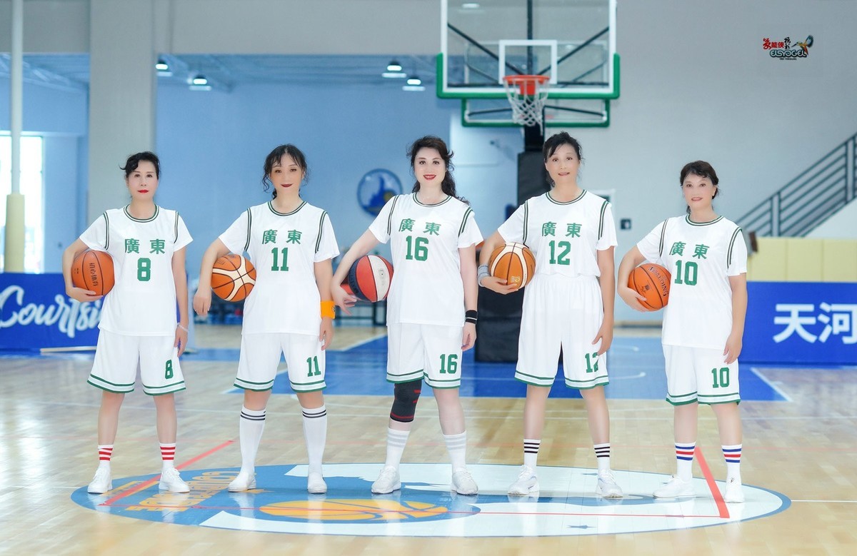 【篮球场上五朵金花】--超英、大蒋、蝴蝶、晓红、小温