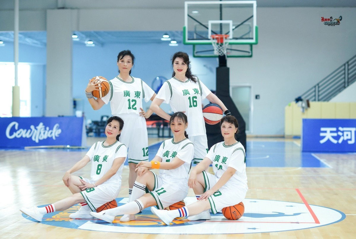 【篮球场上五朵金花】--超英、大蒋、蝴蝶、晓红、小温