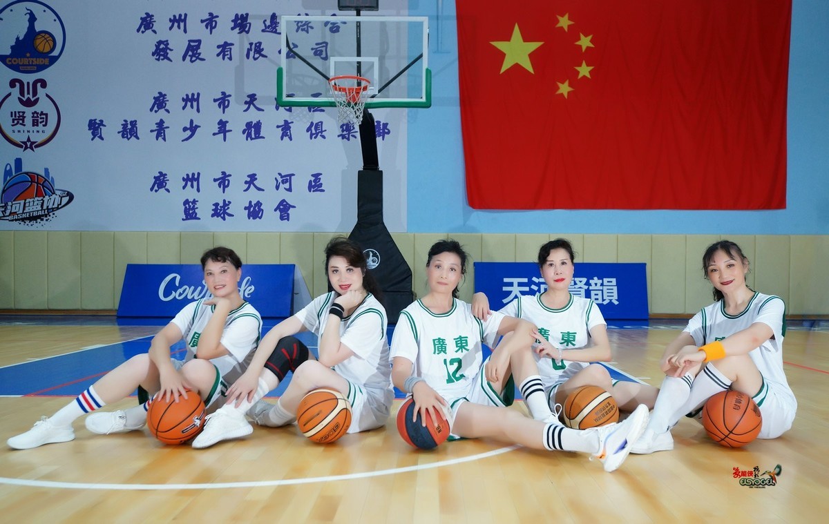 【篮球场上五朵金花】--超英、大蒋、蝴蝶、晓红、小温