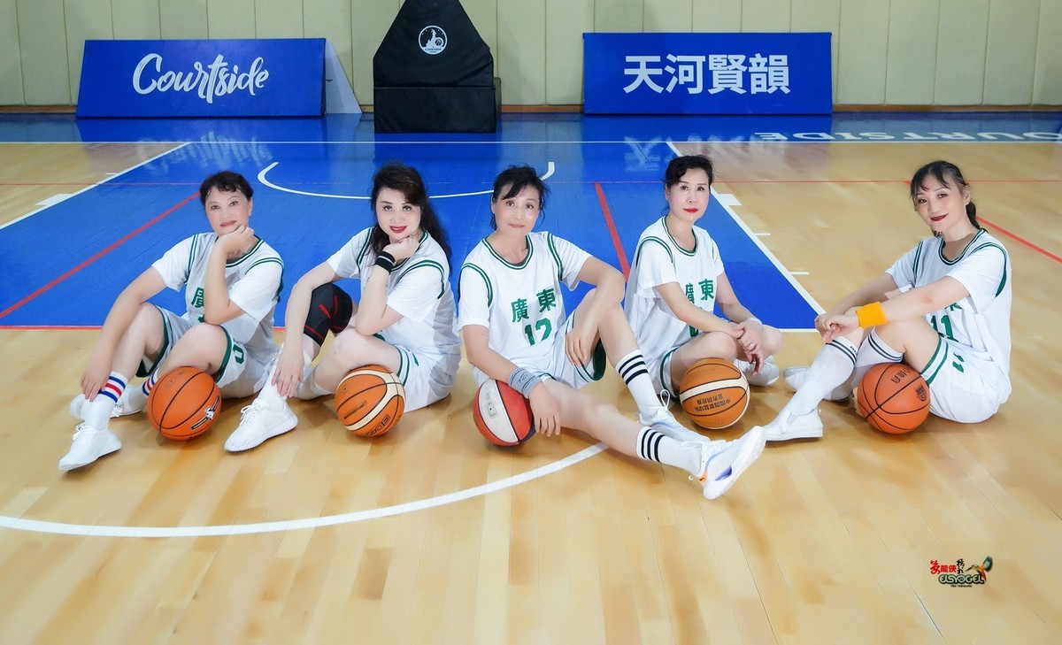 【篮球场上五朵金花】--超英、大蒋、蝴蝶、晓红、小温