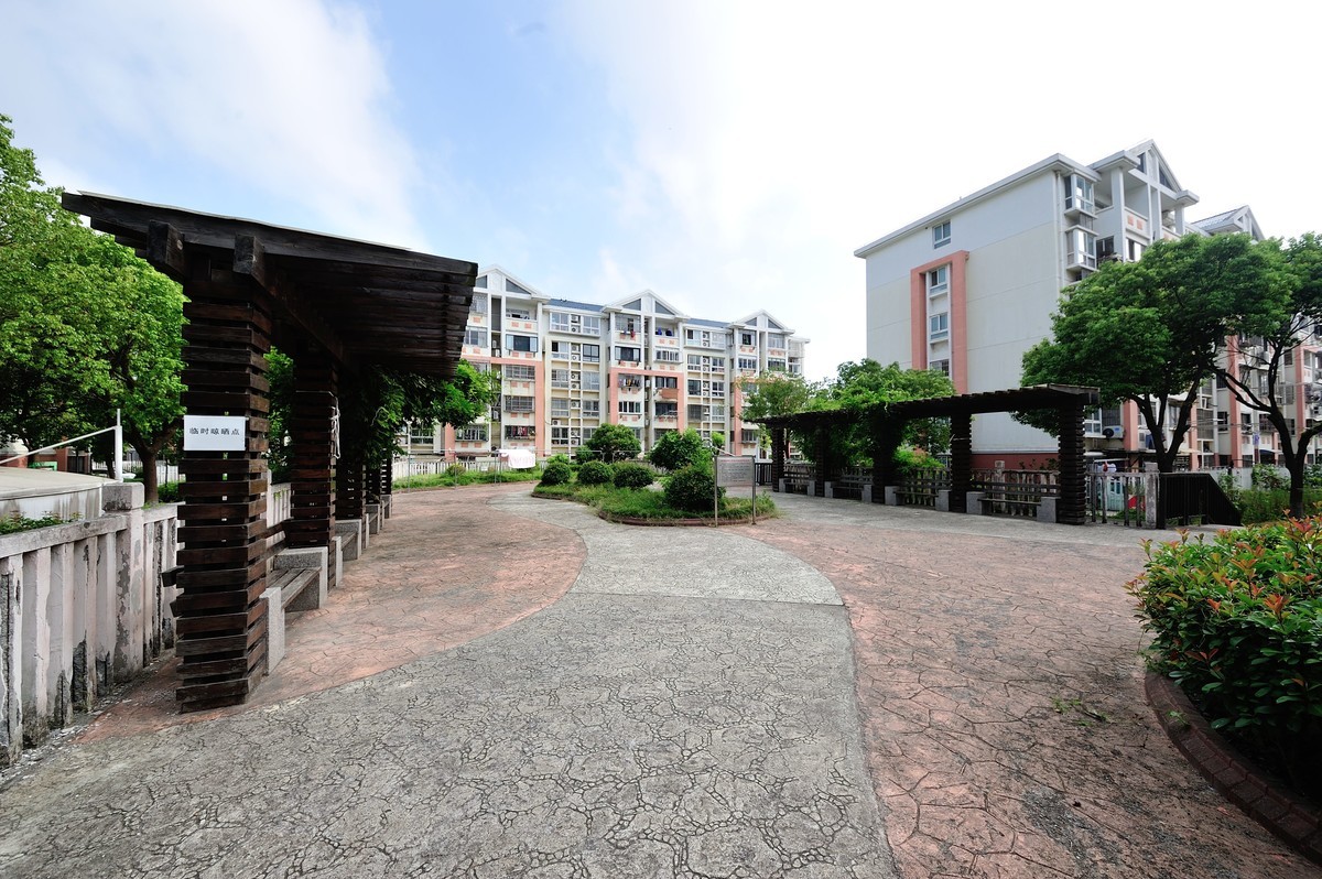 小区里面瞎鸡儿乱拍