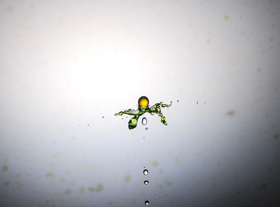 水滴碰撞