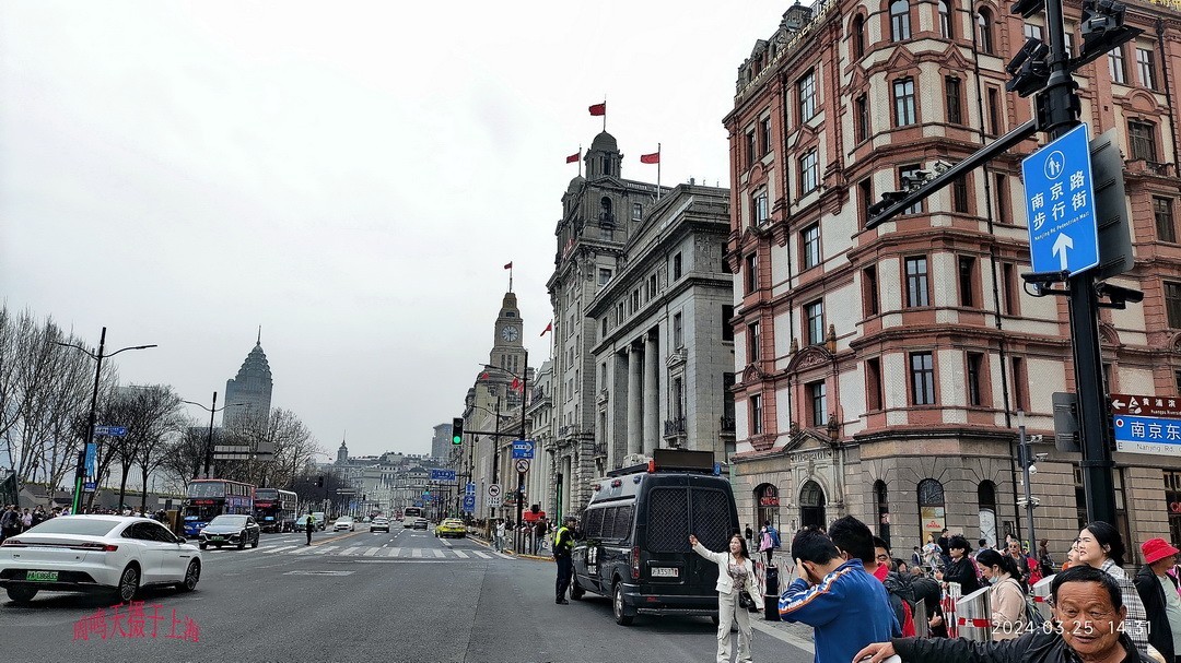 沪上行会老友     周鸣天