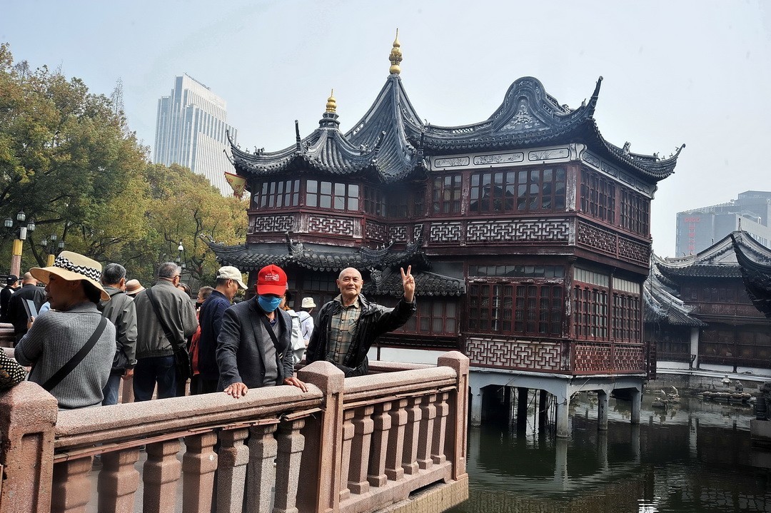 沪上行会老友     周鸣天