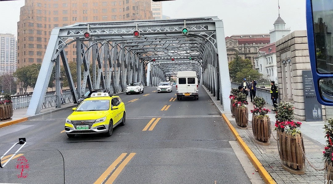 沪上行会老友     周鸣天