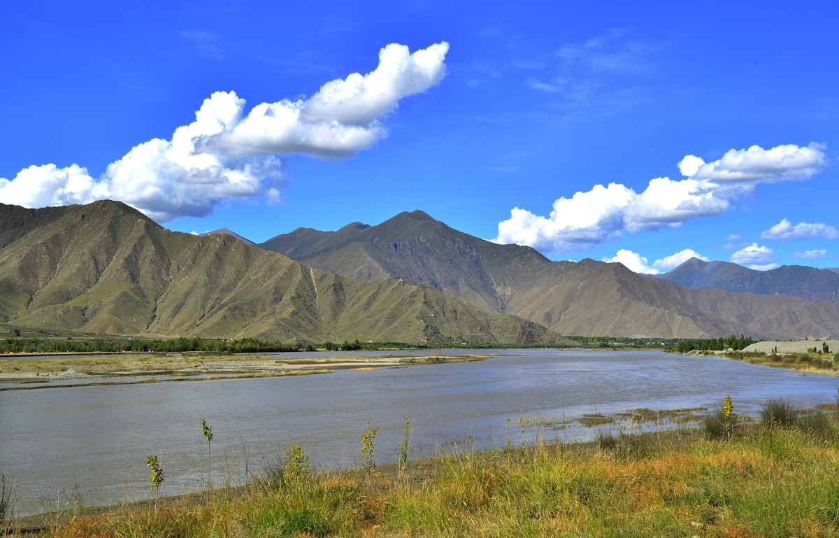 雅鲁藏布江风光