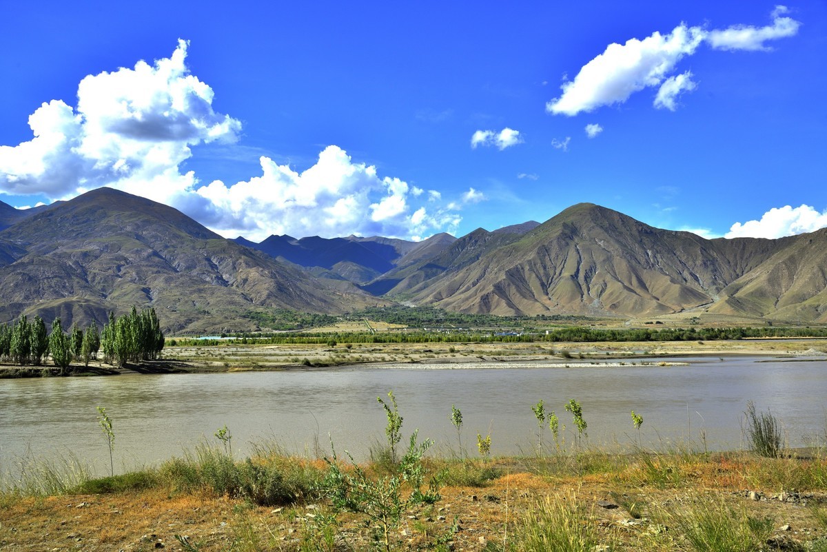 雅鲁藏布江风光