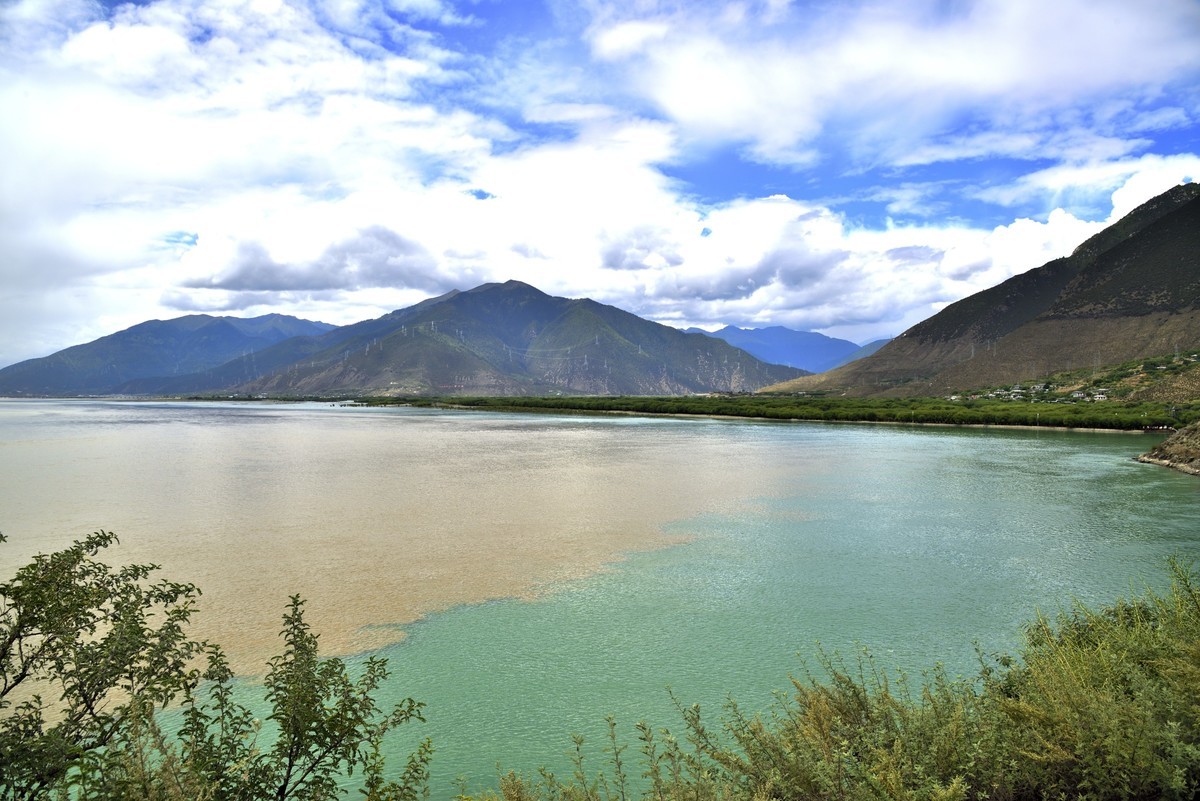 雅鲁藏布江风光