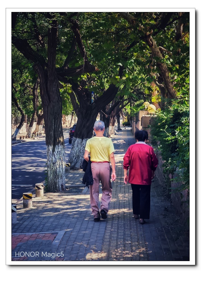 报到帖大爷就是老了天一热只剩下喘气得劲了好久没上贴了终于凉快点了赶紧上一贴哈哈！