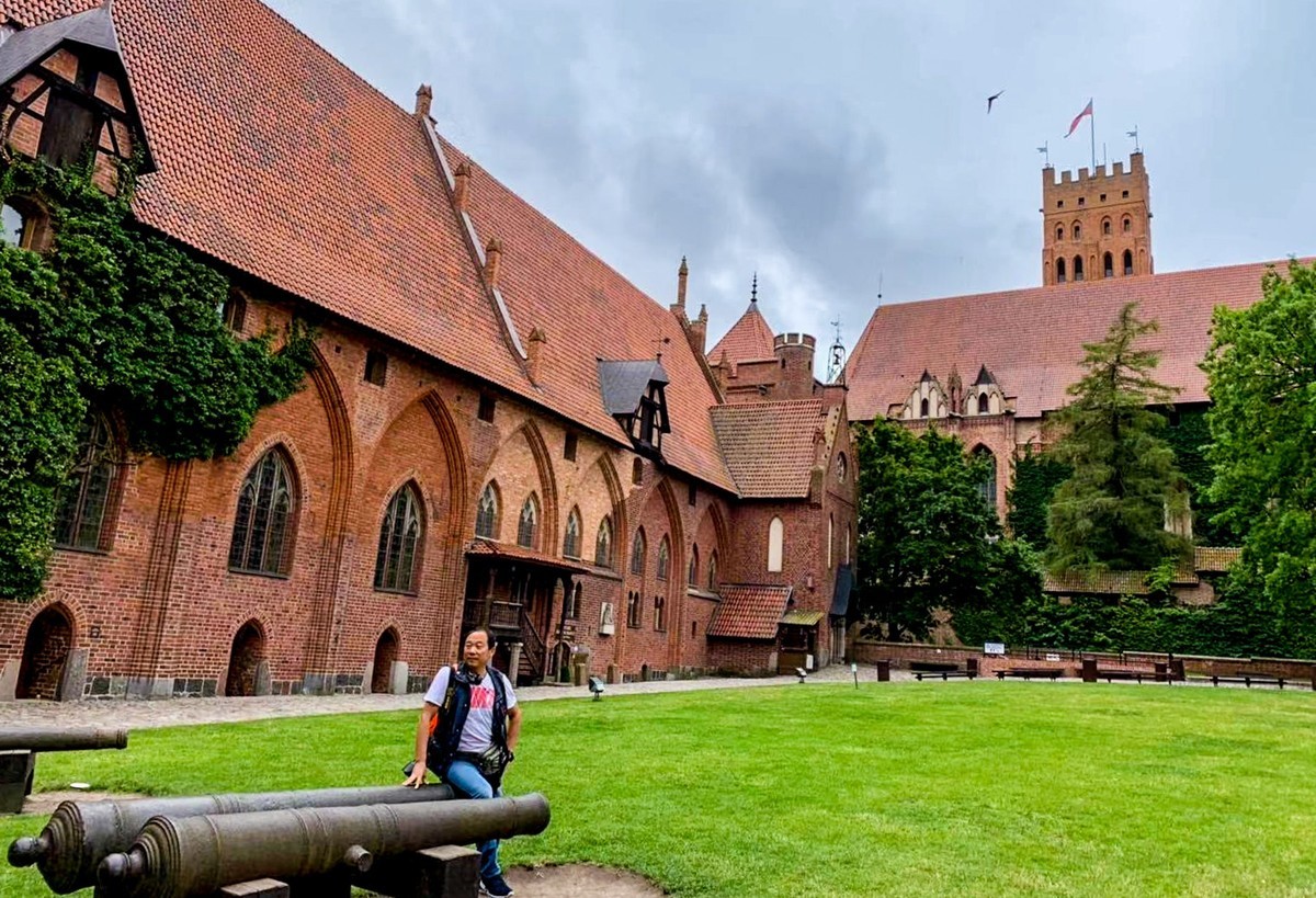 留影波兰之最大古城堡——马尔堡