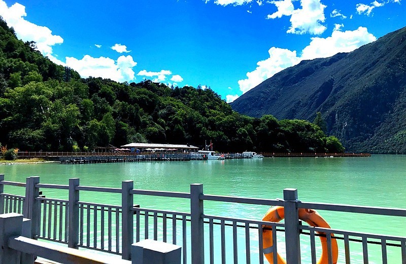 不老松游摄纪实06西藏风情巴松措景区游船