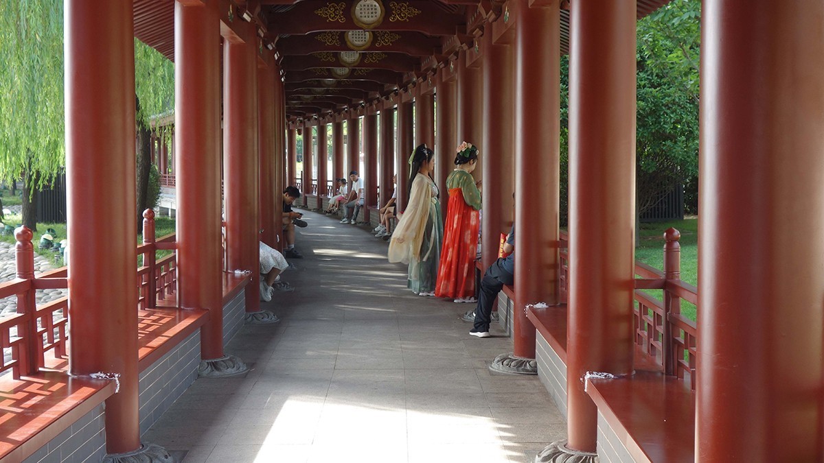 炎热的七月来到西安大唐芙蓉园游玩