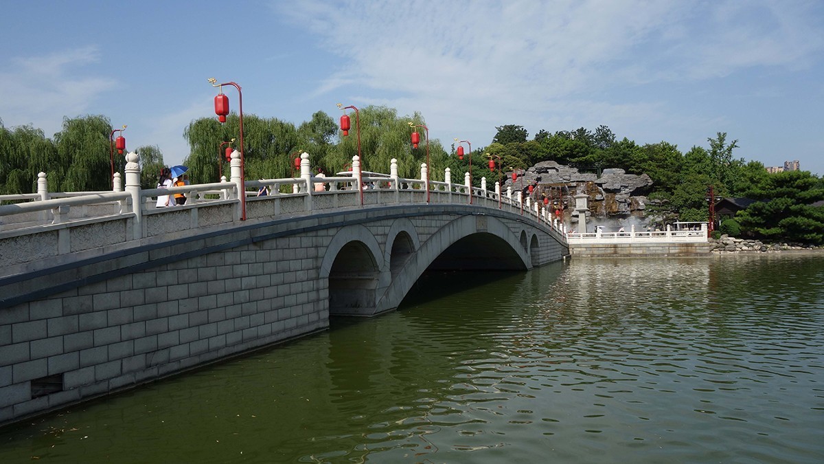 炎热的七月来到西安大唐芙蓉园游玩