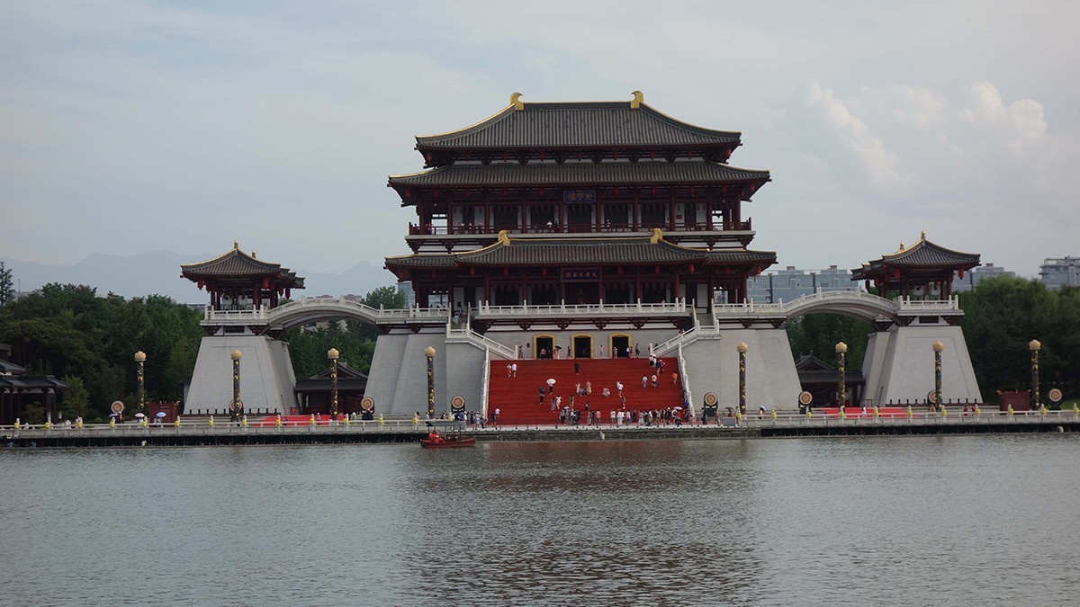 炎热的七月来到西安大唐芙蓉园游玩