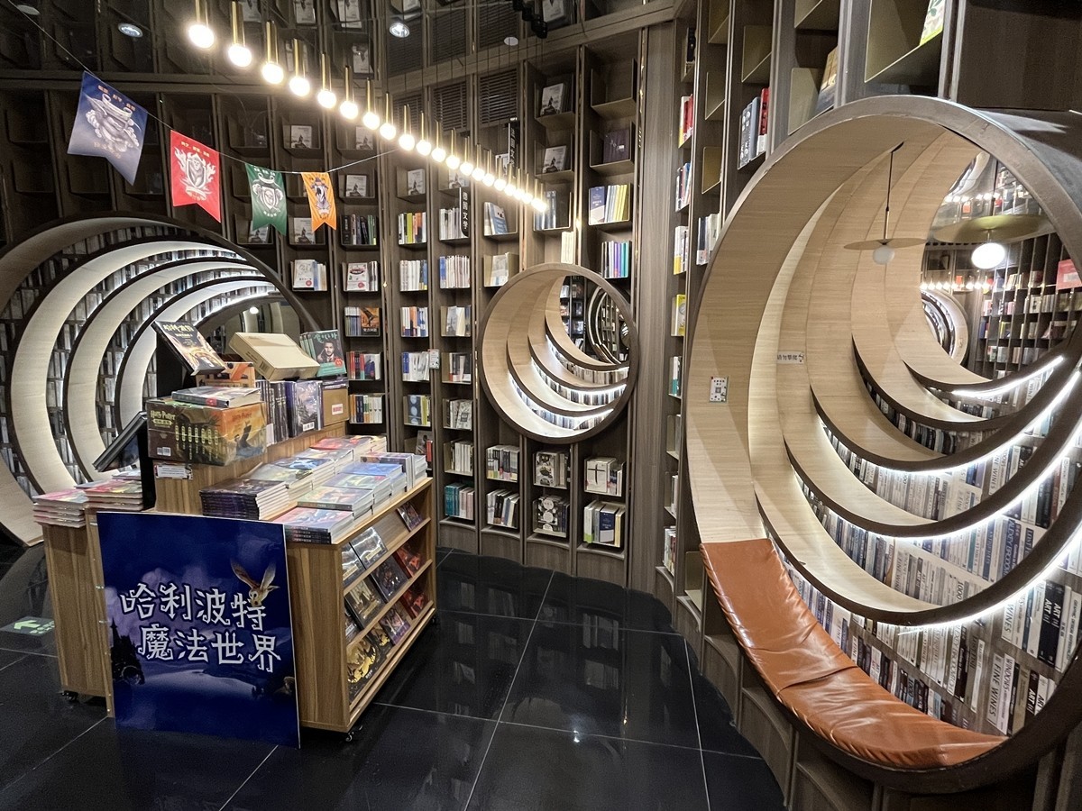 2025年第0247贴-北京钟书阁纪实拍（0419）