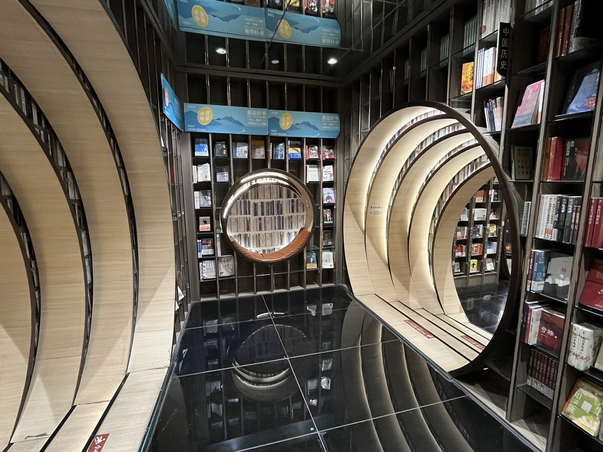 2025年第0247贴-北京钟书阁纪实拍（0419）