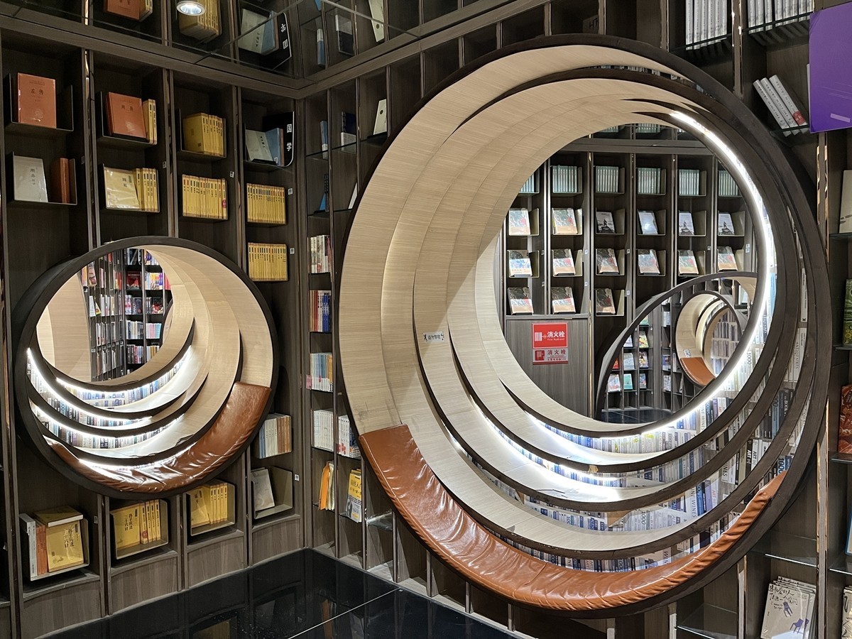 2025年第0247贴-北京钟书阁纪实拍（0419）