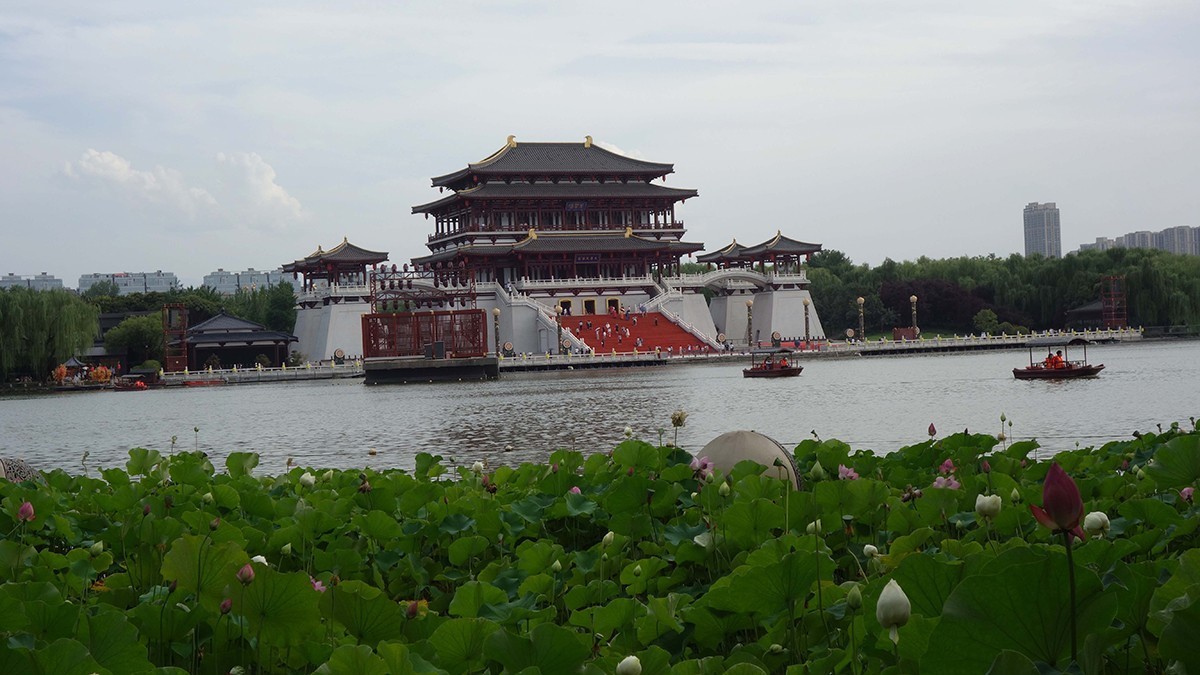 炎热的七月来到西安大唐芙蓉园游玩