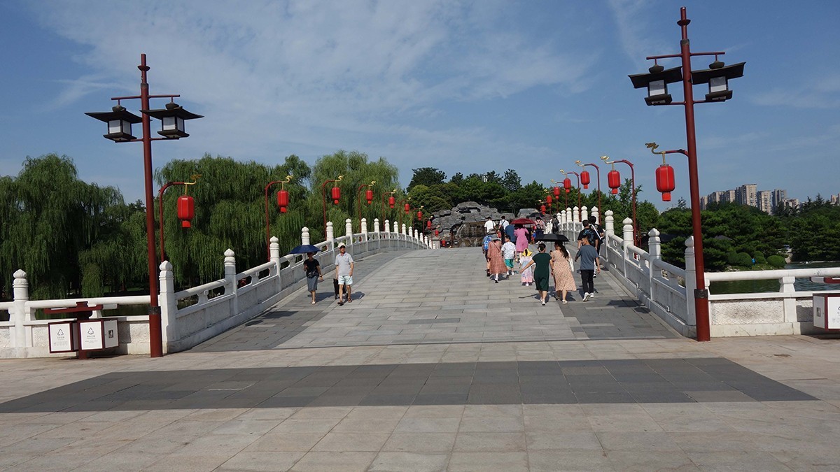 炎热的七月来到西安大唐芙蓉园游玩