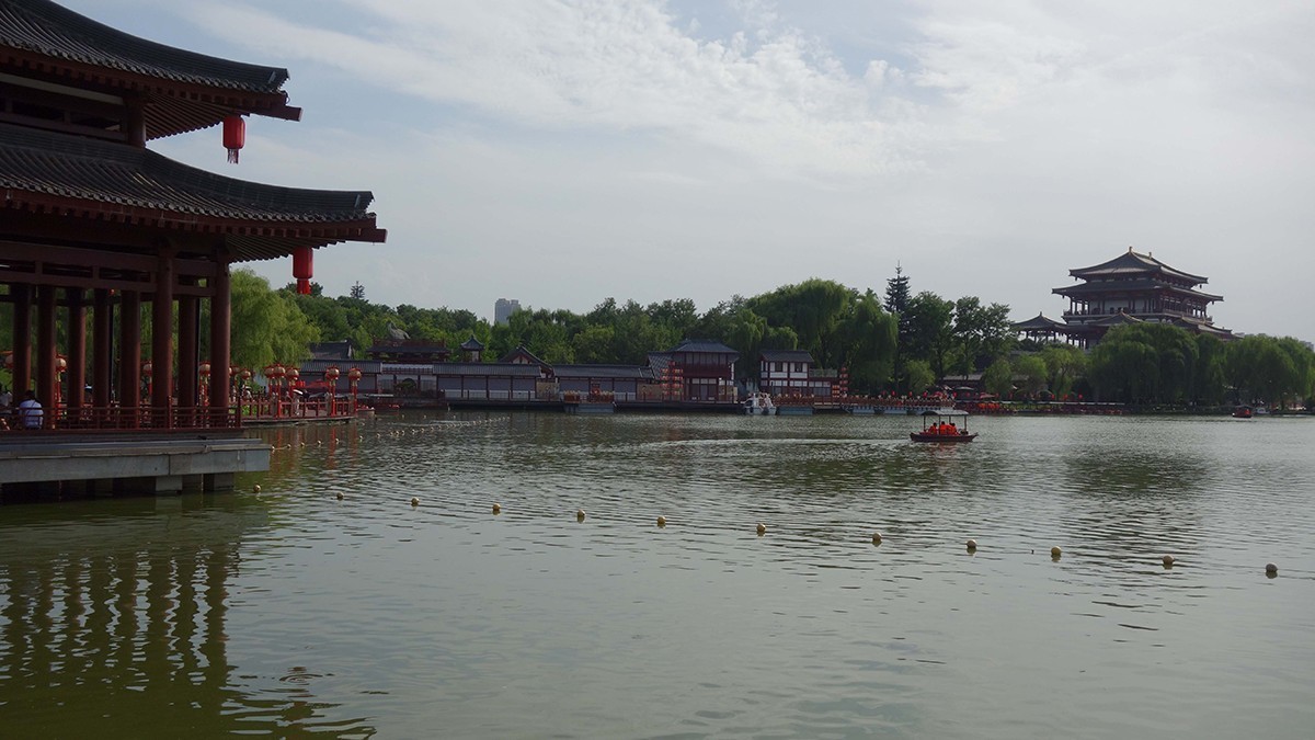 炎热的七月来到西安大唐芙蓉园游玩