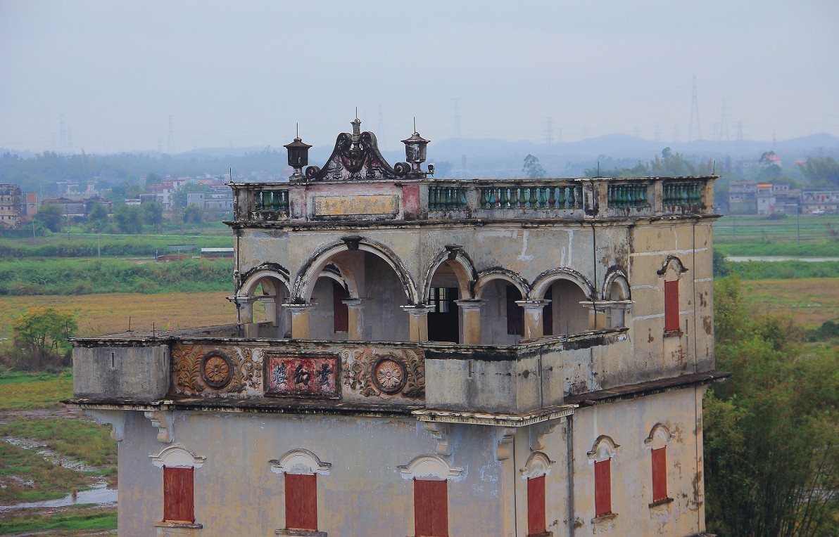 去海南路途中印象最深的一个景点《开平碉楼群》是早期富人自建楼群，感觉挺神秘。