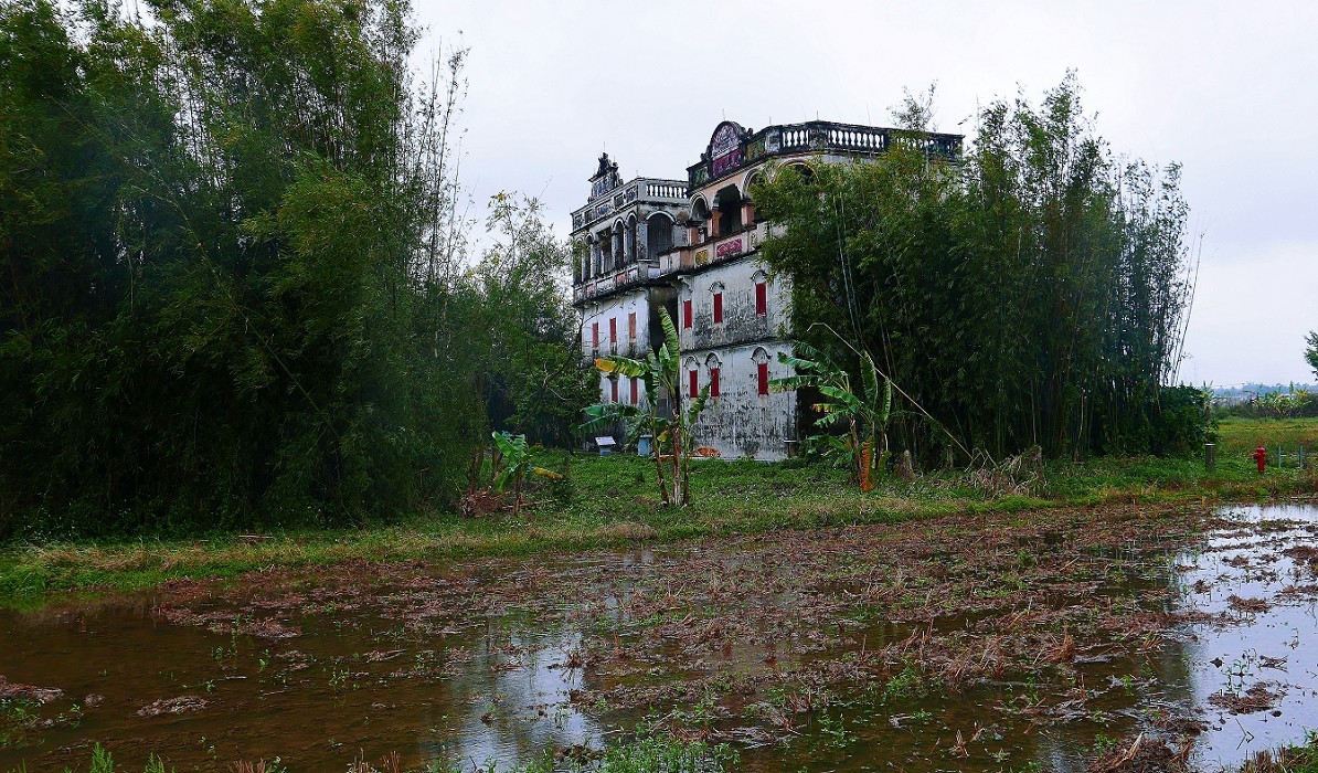 去海南路途中印象最深的一个景点《开平碉楼群》是早期富人自建楼群，感觉挺神秘。