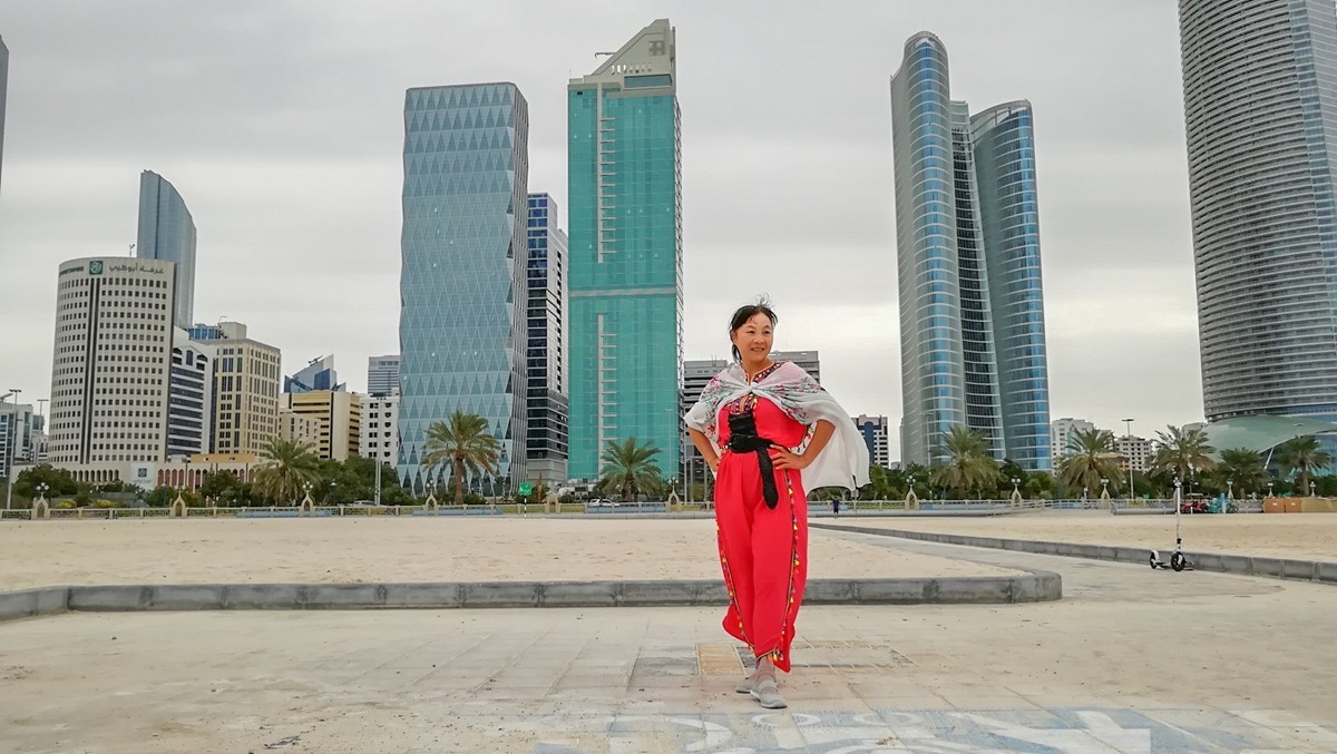 拜年篇--留影“阿布扎比”