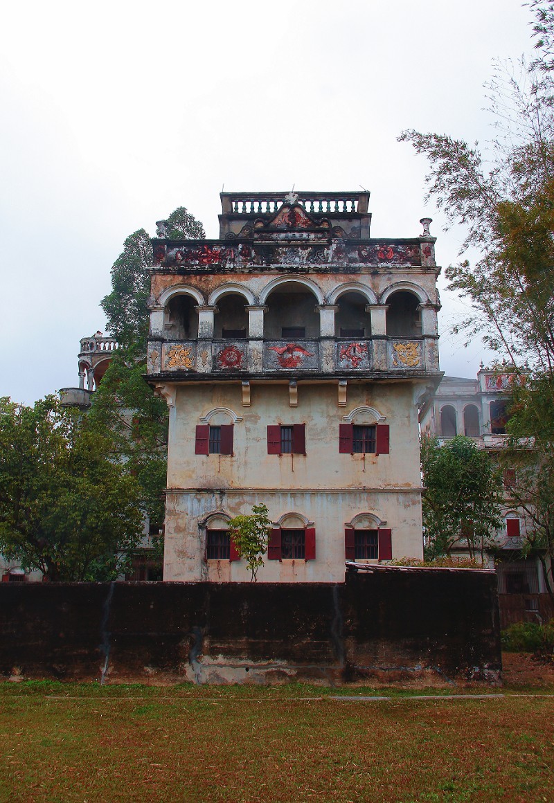 去海南路途中印象最深的一个景点《开平碉楼群》是早期富人自建楼群，感觉挺神秘。