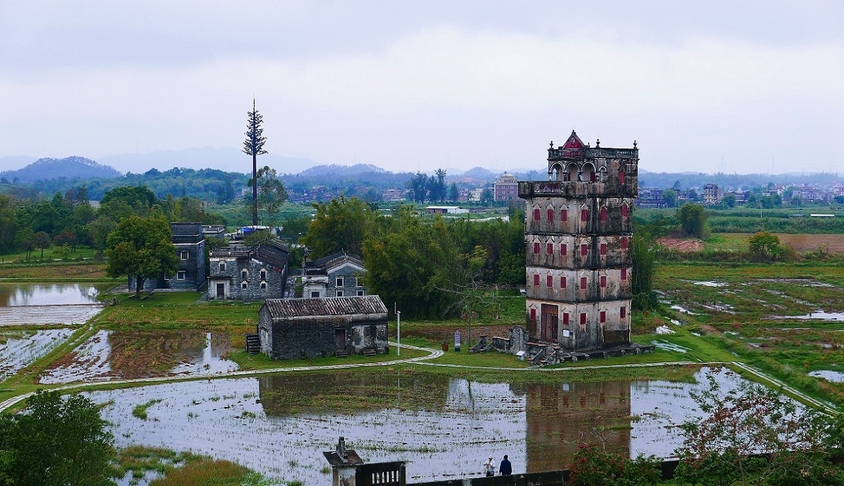 去海南路途中印象最深的一个景点《开平碉楼群》是早期富人自建楼群，感觉挺神秘。