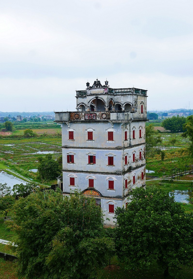 去海南路途中印象最深的一个景点《开平碉楼群》是早期富人自建楼群，感觉挺神秘。